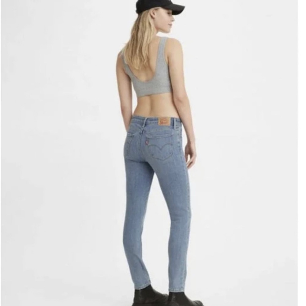 Levi’s Skinny Light Wash Denim - Picture 3 of 10
